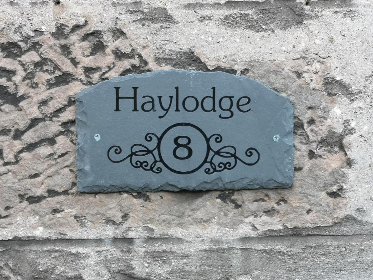 Hay Lodge ネアン エクステリア 写真